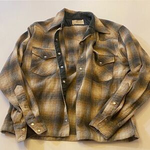 Pendleton Vintage Plaid Button Down
Size Large Women’s or size small Men’s